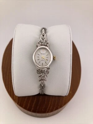 Reloj De Colección Gruen Damas 16mm Tono Plateado Bisel Diamante Correa Cuerda 12krgp - FUNCIONA Foto 1 de 4