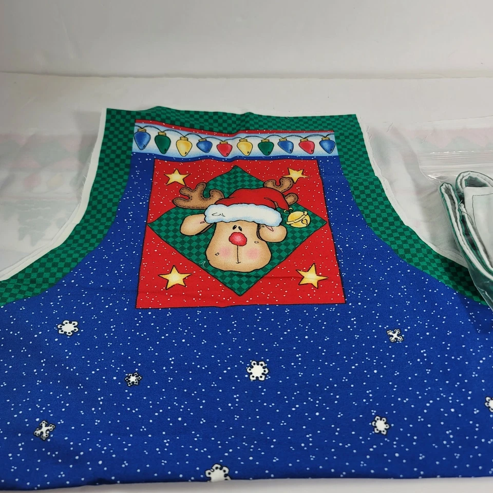 Pre-Cut Fabric Aprons Christmas Sewing Home Made 4 Pc Arts and Craft - Image 1 of 4