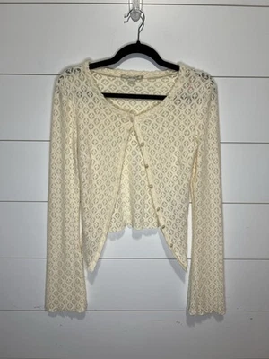 Женский маленький легкий свитер на пуговицах цвета слоновой кости Kimchi Blue - Изображение 1 из 4