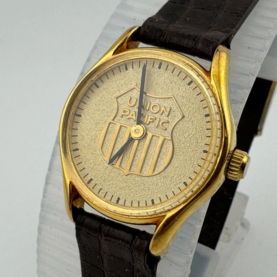 Antigo Union Pacific Swiss relógio de quartzo analógico feminino tom dourado ~ para reparo de peças - Imagem 1 de 4