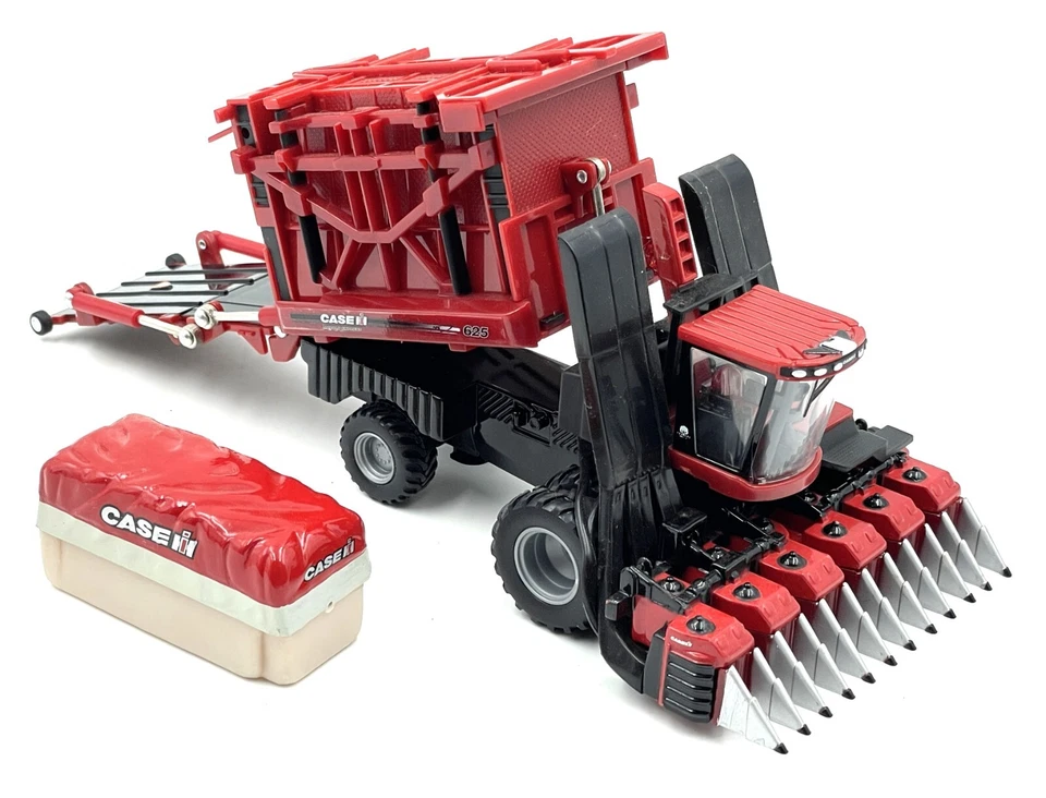 1/64 Case IH Module Express 625 Cotton Pickerw/ One Bale - Image 1 of 1