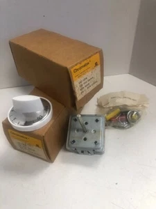 CHROMALOX SWITCH WITH KNOB - Picture 1 of 2