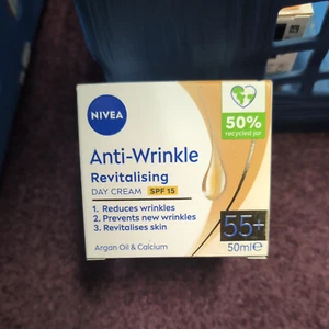 (77) Nivea Anti-Wrinkle Revitalising Day Cream, SPF 15, 55+, 50ml, New - Picture 1 of 1
