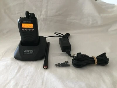 KENWOOD TK-2170-K 136-174MHZ 5W 128 CH CON CHG KMC25L/BATT/HORMIGA/CUBIERTA ANTIPOLVO LATERAL Foto 1 de 4