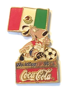 Spilla risvolto Coca-Cola Coca-Cola bandiera messicana Stryker Coppa del Mondo di calcio cane mascotte - Foto 1 di 1