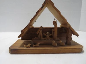 Vintage Holz Krippe mit Figuren und Krippe Made in Taiwan 7,5" x 3" x 5,5" - Bild 1 von 9