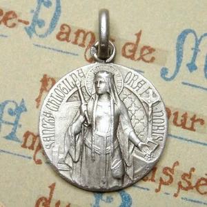 Antico ciondolo religioso francese. Santa Clotilde, moglie di Clodoveo. Medaglia Tricard - Foto 1 di 4