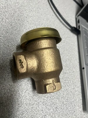 Cash Acme Anti Siphon Vacuum Breaker Plumbing Fitting 3/4" V101 17384-0000LF - Изображение 1 из 3