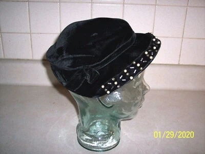 SOMBRERO CLOCHE VINTAGE DE TERCIOPELO NEGRO PARA DAMA 22" CIR.     Foto 1 de 4