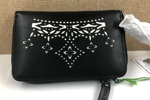 Vera Bradlley Laser-cut Zip-Around Wristlet Concerto Crown, NWT - Picture 1 of 7