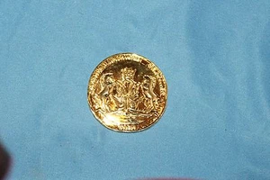 Mirror Mirror Screen Used Gold Coin Movie Prop - Picture 1 of 2