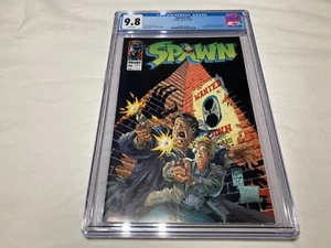 Spawn 35 CGC 9.8 NM/M White Pages McFarlane Capullo 1995 - Bild 1 von 12