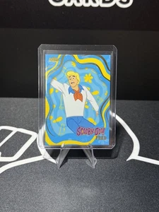 2025 Fleer Scooby-Doo FLASHLIGHT Parallel #17 /399 - Picture 1 of 2