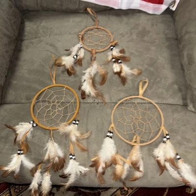 Atrapasueños X 3.     2 grandes y 1 mediano. Hecho a mano por la tribu Lakota. Foto 1 de 4