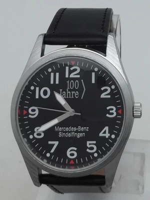 Reloj de caballero, 100 años Mercedes-Benz Sindelfingen, agujas luminosas, correa de cuero, reloj funciona, - Imagen 1 de 4