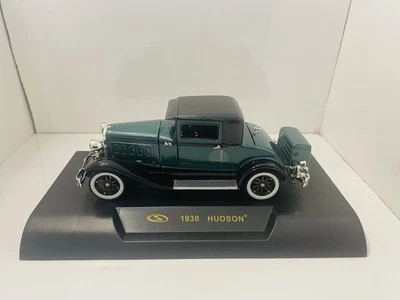 Signature Models 1/32 Scale 1930 Hudson - Green/Black - Boxed - Image 1 of 4