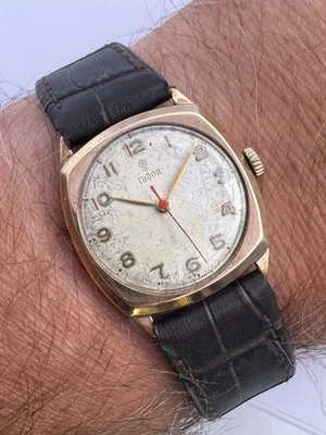 Мужские часы Tudor Rolex в корпусе из чистого 9-каратного розового золота в форме подушки  - Изображение 1 из 4