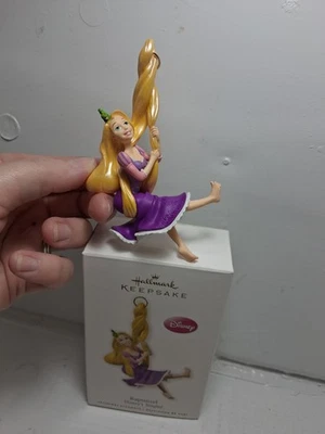 RAPUNZEL DISNEY'S ENREDADO SELLO ORNAMENTO 2010 Foto 1 de 4