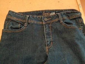 FANTASY STRETCH FADED SLIGHTLY DISTRESSED GEM POCKETS JEANS SIZE 8 AVERAGE WOMEN - Picture 1 of 5