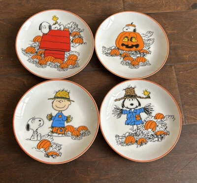 Pratos de cerâmica aperitivo/sobremesa de Halloween Peanuts Snoopy novo conjunto de 4 - Imagem 1 de 4
