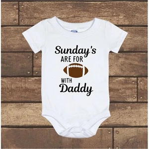 Mono bebé Gerber anuncio embarazo anuncio Sunday's are for Football with Daddy  - Imagen 1 de 3