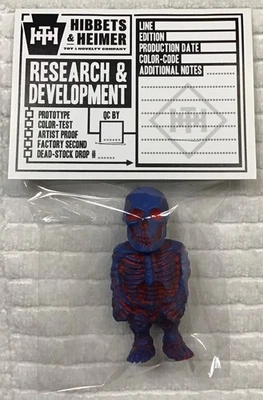 HH TOYS SAM HEIMER DEAD COSMONAUT V3.5 SOFT GITD BLUE RESIN FIGURE WITH RED RUB Foto 1 de 4