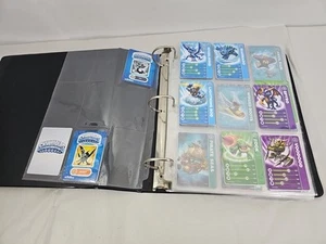Lotto Collezione Carte e Adesivi Skylanders Set ~ Raccoglitore ~ LEGGI - Foto 1 di 15