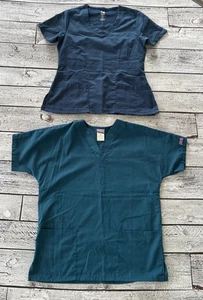 Lotto 2 Top Scrub Medico Taglia XS Uniforme Ospedale Dagacci & Cherokee Scollo V - Foto 1 di 15