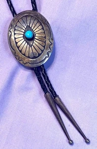 VINTAGE NACHLASS INDIANER NAVAJO GESTEMPELT STERLING TÜRKIS BOLO TIE Sgnd - Bild 1 von 4