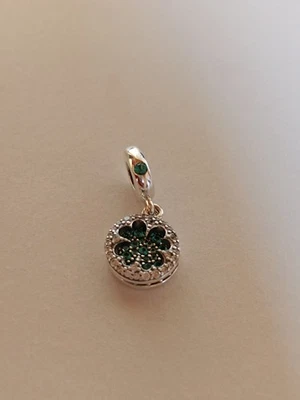 Pandora Vierblättriges Dazzling Clover Kleeblatt Charm Anhänger (797906NRGMX) - Bild 1 von 4