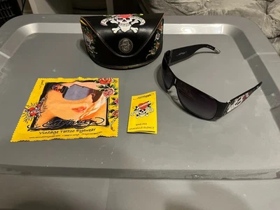 Gafas de sol Ed Hardy Love Kills Slowly con estuche, paño para lentes y papel Foto 1 de 4