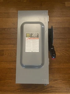Square D HU363AWK Sezionatore Non Fusibile 3 Poli 100 Amp 600VAC NEMA 12 - Foto 1 di 5