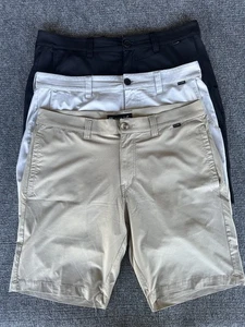 Lote de 3 Pantalones Cortos Travis Matthew Para Hombre 34 Performance Golf Beige, Blanco, Negro - Imagen 1 de 15
