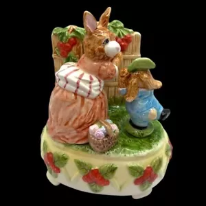 Caja de música de conejo de porcelana Lefton de colección con estatuilla reproduce "Esos fueron los días" - Imagen 1 de 8