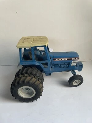 ERTL Ford TW-15 1.12 Dual Tires Tractor Metal (8) - Image 1 of 4