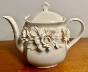Beautiful Ivory Sq. Coffee Tea Pot Raised Flowers Godinger & Co Excellent Cond. - Picture 1 of 9