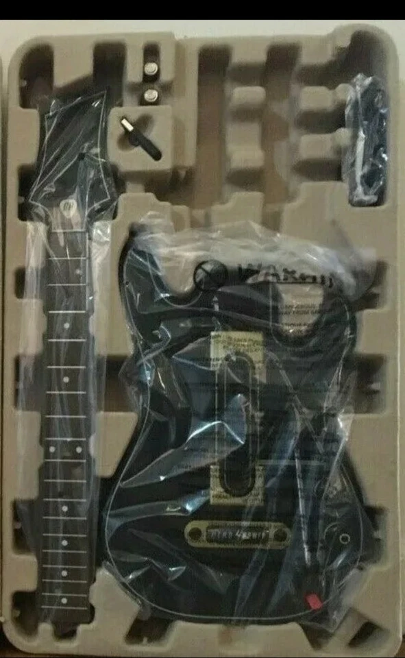 NEW PS4 Guitar Hero LIVE Extra Wireless Guitar Controller Dongle & Strap NO Game - Image 1 of 2