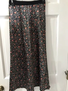 Victoria Secret skirt Flower Slip On  Elastic Waist Satin Feel size extra small - Picture 1 of 1