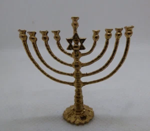 Menorá grande en miniatura de color dorado para casa de muñecas - Imagen 1 de 1