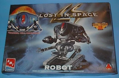 VINTAGE MODEL AMT ERTL LOST IN SPACE ROBOT OPEN BOX OLD MAINE BARN FIND CLEAN - Image 1 of 4
