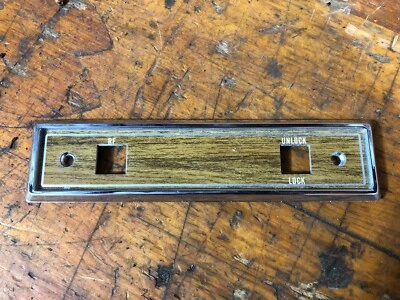 Bisel interruptor puerta pasajero delantero Jeep FSJ tamaño completo Grand Wagoneer Cherokee J10 Foto 1 de 4