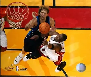 DIRK NOWITZKI & DWAYNE WADE 2006 NBA PLAYOFFS 8X10 Action Photo DALLAS MAVERICKS - Picture 1 of 1