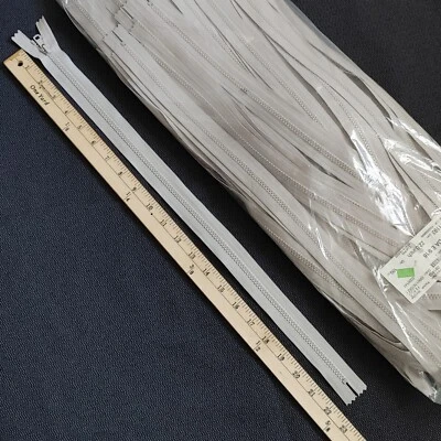 100 cremalleras grises YKK_22" de largo_hechas en EE. UU. Lote de cremalleras de costura. Foto 1 de 4