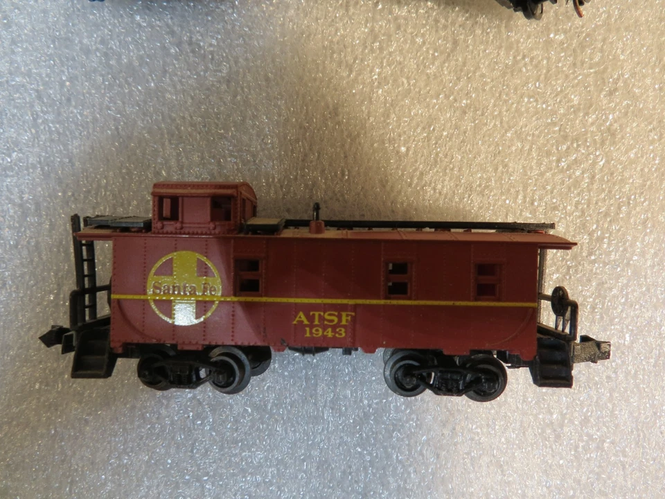 N -  Life-Like - Cupola Caboose, Santa Fe ATSF 1943    LN no box - Image 1 of 1