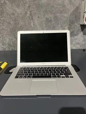 Apple MacBook Air 13 inch (128GB, Intel Core i5, 1.8 GHz, 4GB) Laptop - Silver - - Image 1 of 4
