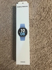 Samsung Galaxy Watch 5 Bluetooth Bleu Saphir Wi-Fi GPS 44mm R910 NEUF scellé - Photo 1 sur 1