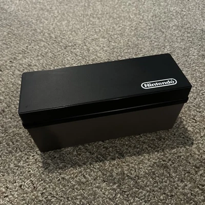 Caja de almacenamiento de juegos Nintendo NES vintage - organizador de plástico negro con tapa - RETRO Foto 1 de 4
