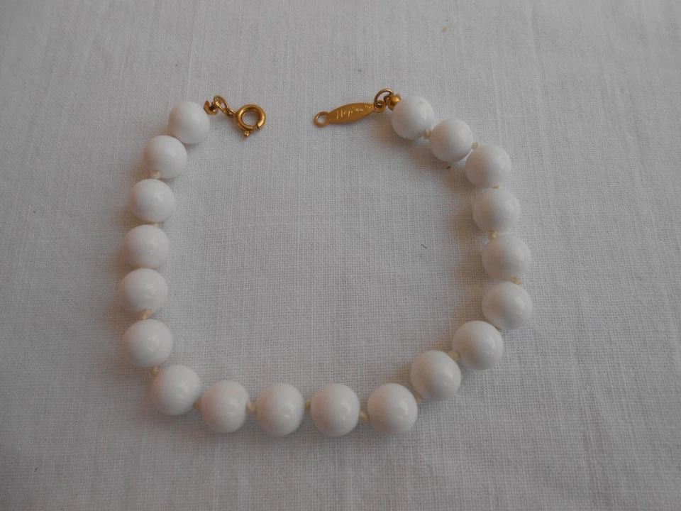 BRACCIALE FIRMA NAPIER PERLE BIANCHE IN LUCITE - Immagine 1 di 1