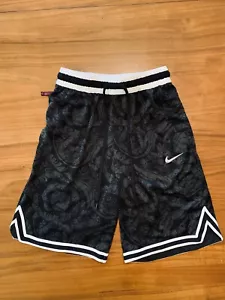 NIKE DRI-FIT DNA Exploration Series Pantaloncini da Basket Uomo Sm DN4008-010 9” Nero - Foto 1 di 7