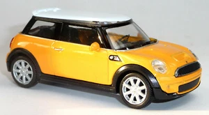 Mini Cooper S Sammlermodell ca. 1:43 / 8-9 cm gelb + weißes Dach Neuware Welly - Bild 1 von 3